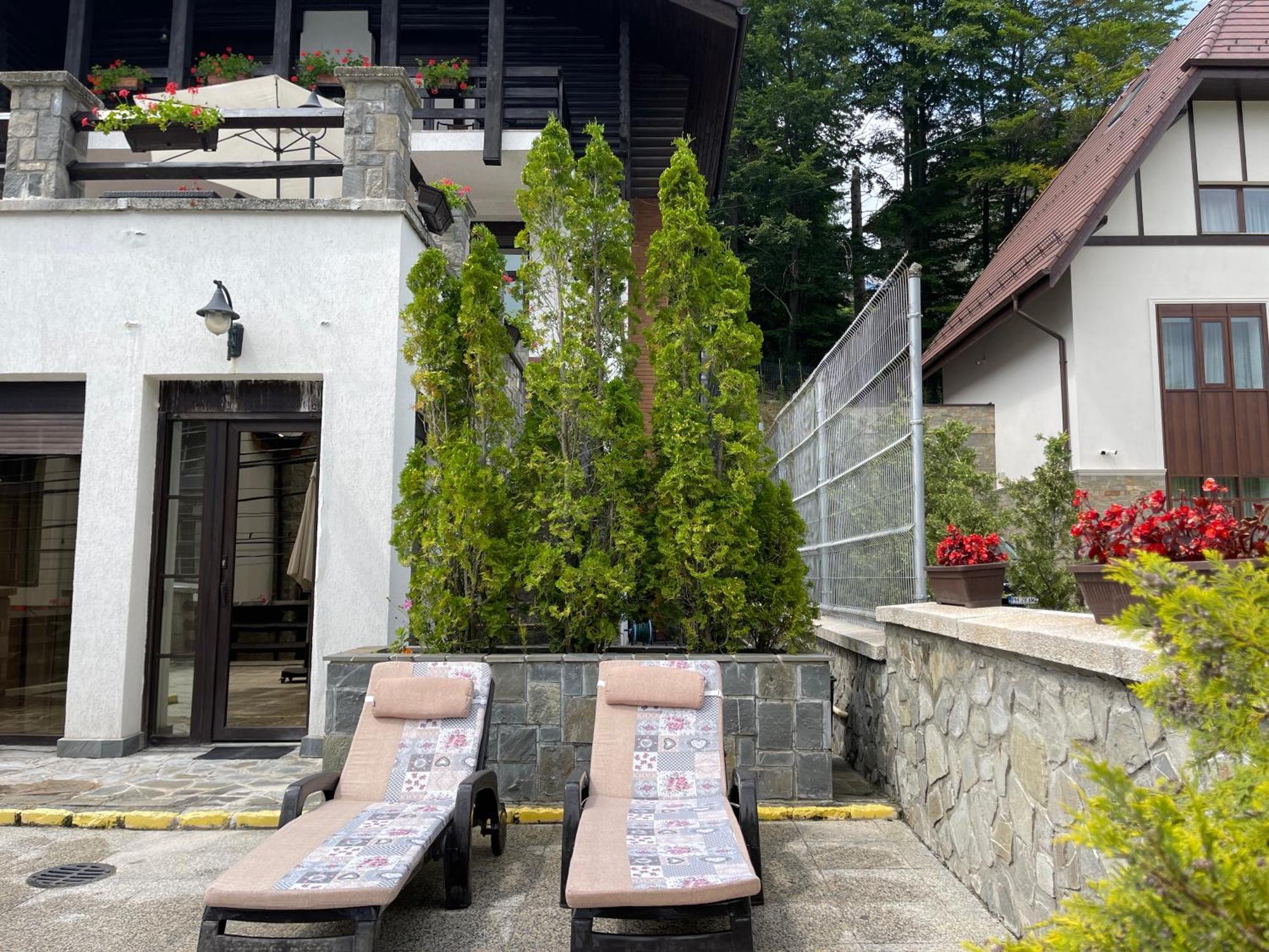 Hotel Vila Terase Sinaia Esterno foto