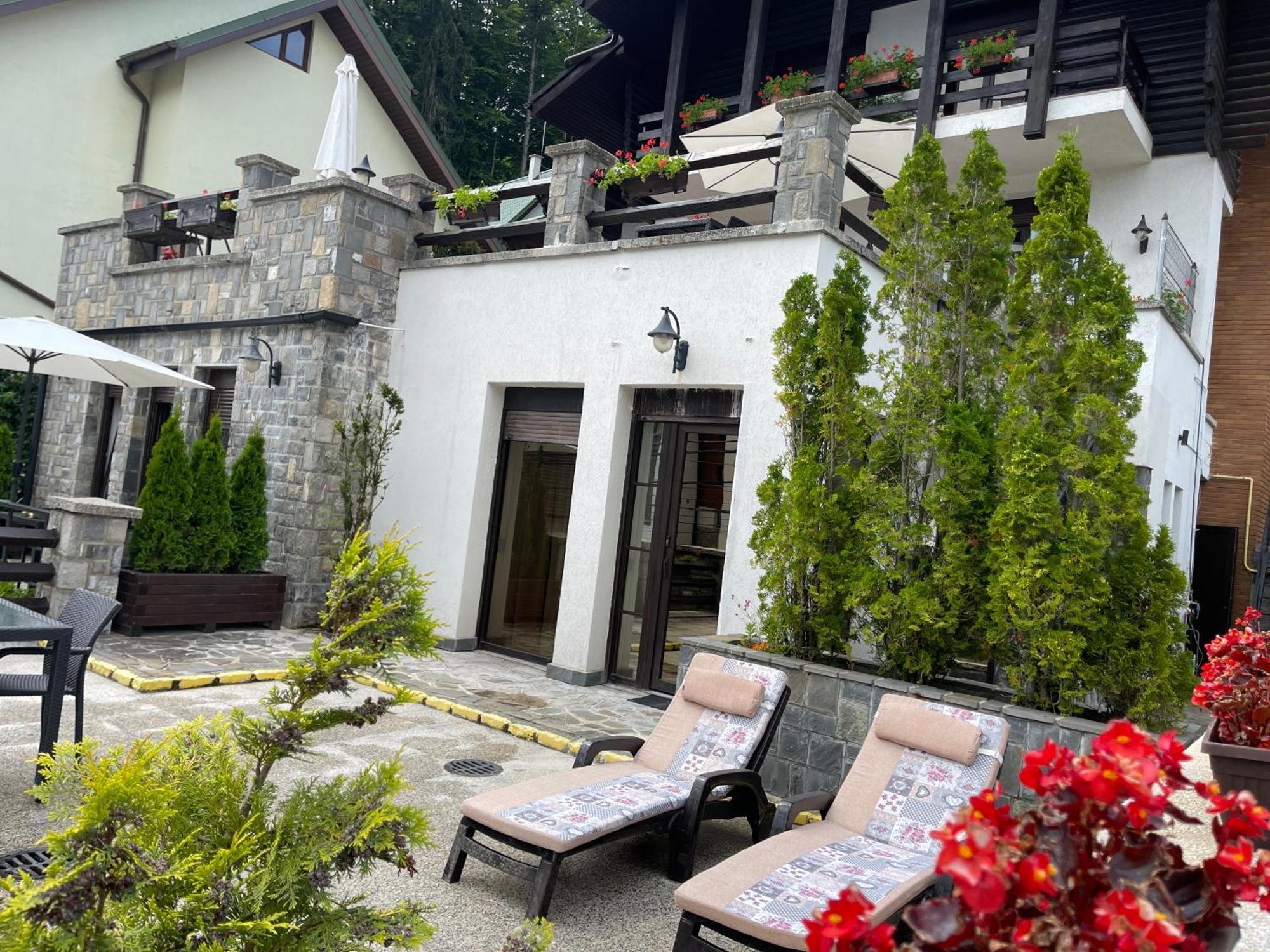 Hotel Vila Terase Sinaia Esterno foto